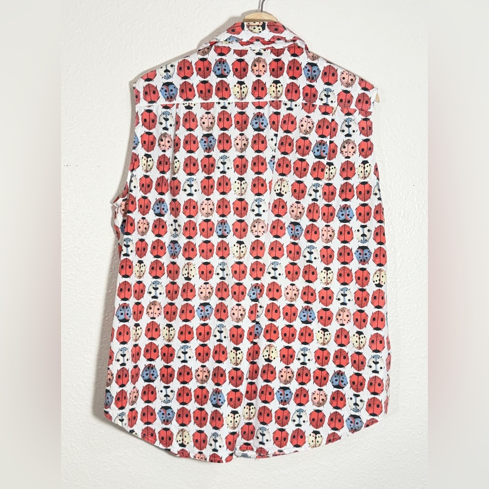 Spirit ladybug, print, sleeveless, button-down shirt, size large - Picture 3 of 8